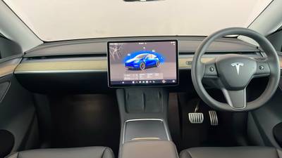 2023 TESLA MODEL Y interior