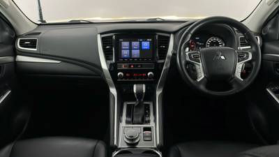 2020 MITSUBISHI PAJERO SPORT interior