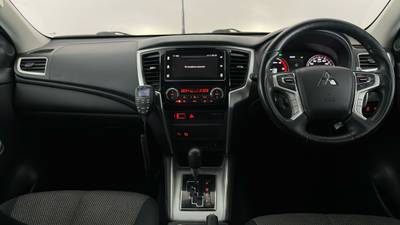 2018 MITSUBISHI TRITON interior