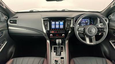 2024 MITSUBISHI PAJERO SPORT interior