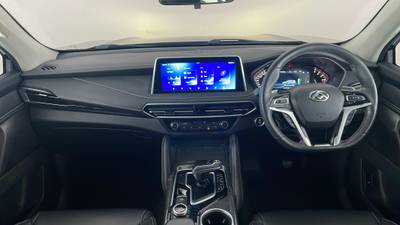 2023 LDV D90 interior