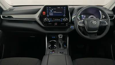 2022 TOYOTA KLUGER interior