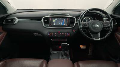 2016 KIA SORENTO interior
