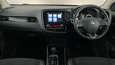 2020 MITSUBISHI OUTLANDER interior