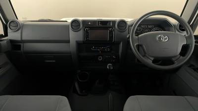 2020 TOYOTA LANDCRUISER interior