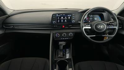 2025 HYUNDAI I30 interior