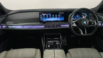 2022 BMW 7 SERIES interior