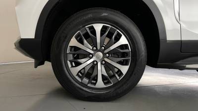 2023 LDV D90 gallery