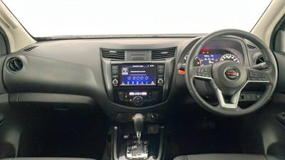 2022 NISSAN NAVARA interior