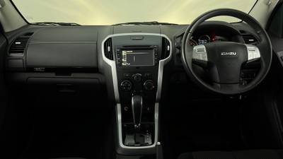 2018 ISUZU MU-X interior