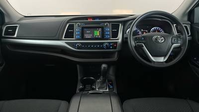 2017 TOYOTA KLUGER interior