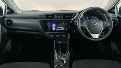 2018 TOYOTA COROLLA interior