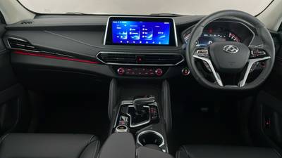 2023 LDV D90 interior