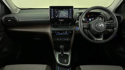 2021 TOYOTA YARIS CROSS interior