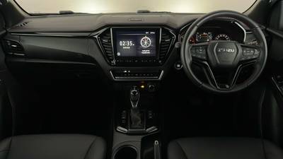 2023 ISUZU D-MAX interior
