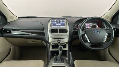 2012 FORD G6 interior