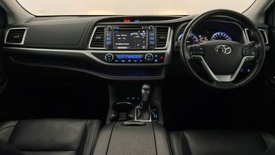 2019 TOYOTA KLUGER interior