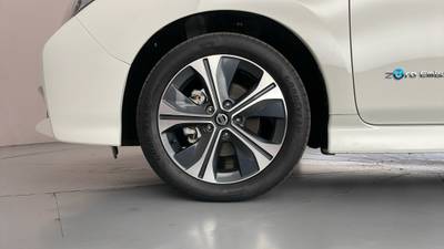2022 NISSAN LEAF gallery