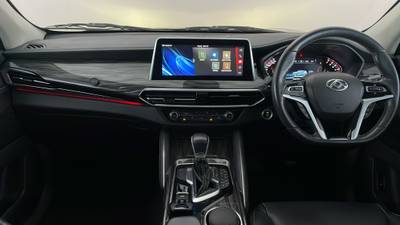 2022 LDV D90 interior