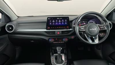 2022 KIA CERATO interior