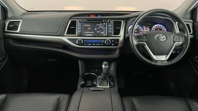 2019 TOYOTA KLUGER interior