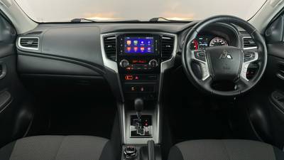 2022 MITSUBISHI TRITON interior