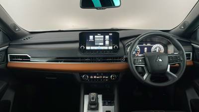 2023 MITSUBISHI OUTLANDER interior