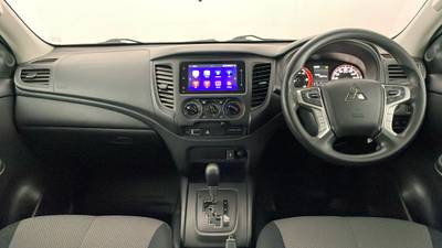 2022 MITSUBISHI TRITON interior
