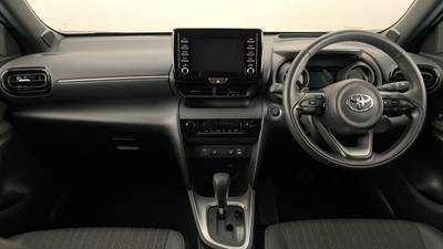 2023 TOYOTA YARIS CROSS interior