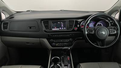 2018 Kia Carnival interior