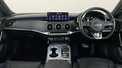 2022 KIA STINGER interior