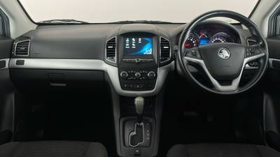 2016 Holden Captiva interior