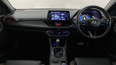 2022 HYUNDAI I30 interior