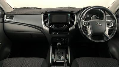 2018 MITSUBISHI TRITON interior