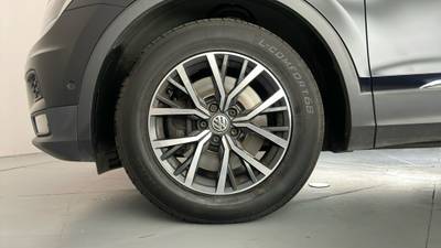 2017 VOLKSWAGEN TIGUAN gallery