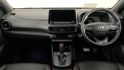 2022 HYUNDAI KONA interior