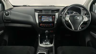 2017 NISSAN NAVARA interior