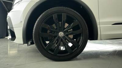 2021 VOLKSWAGEN TIGUAN gallery