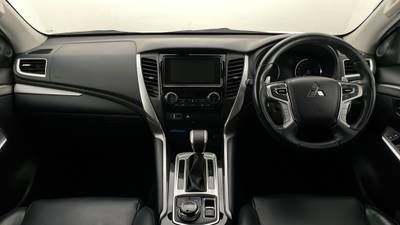 2019 MITSUBISHI PAJERO SPORT interior