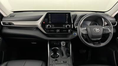 2021 TOYOTA KLUGER interior