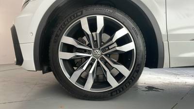 2017 VOLKSWAGEN TIGUAN gallery