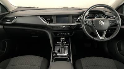 2018 HOLDEN COMMODORE interior