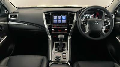 2022 MITSUBISHI PAJERO SPORT interior
