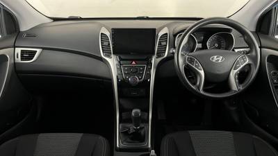 2012 HYUNDAI I30 interior