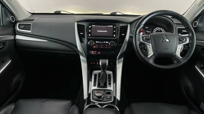2016 MITSUBISHI PAJERO SPORT interior