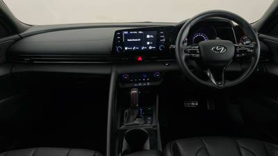2022 HYUNDAI I30 interior