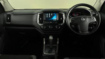 2018 HOLDEN COLORADO interior