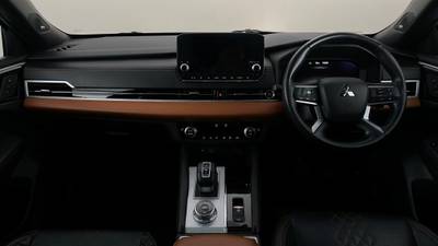 2022 MITSUBISHI OUTLANDER interior
