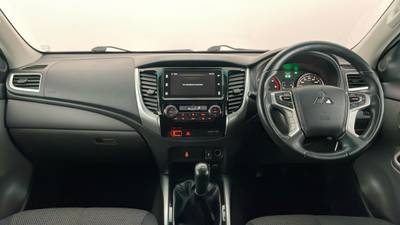 2017 MITSUBISHI TRITON interior