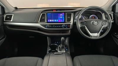 2019 TOYOTA KLUGER interior